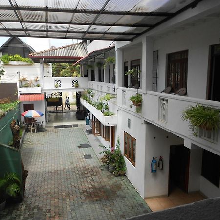 Shanith Guesthouse ネゴンボ エクステリア 写真