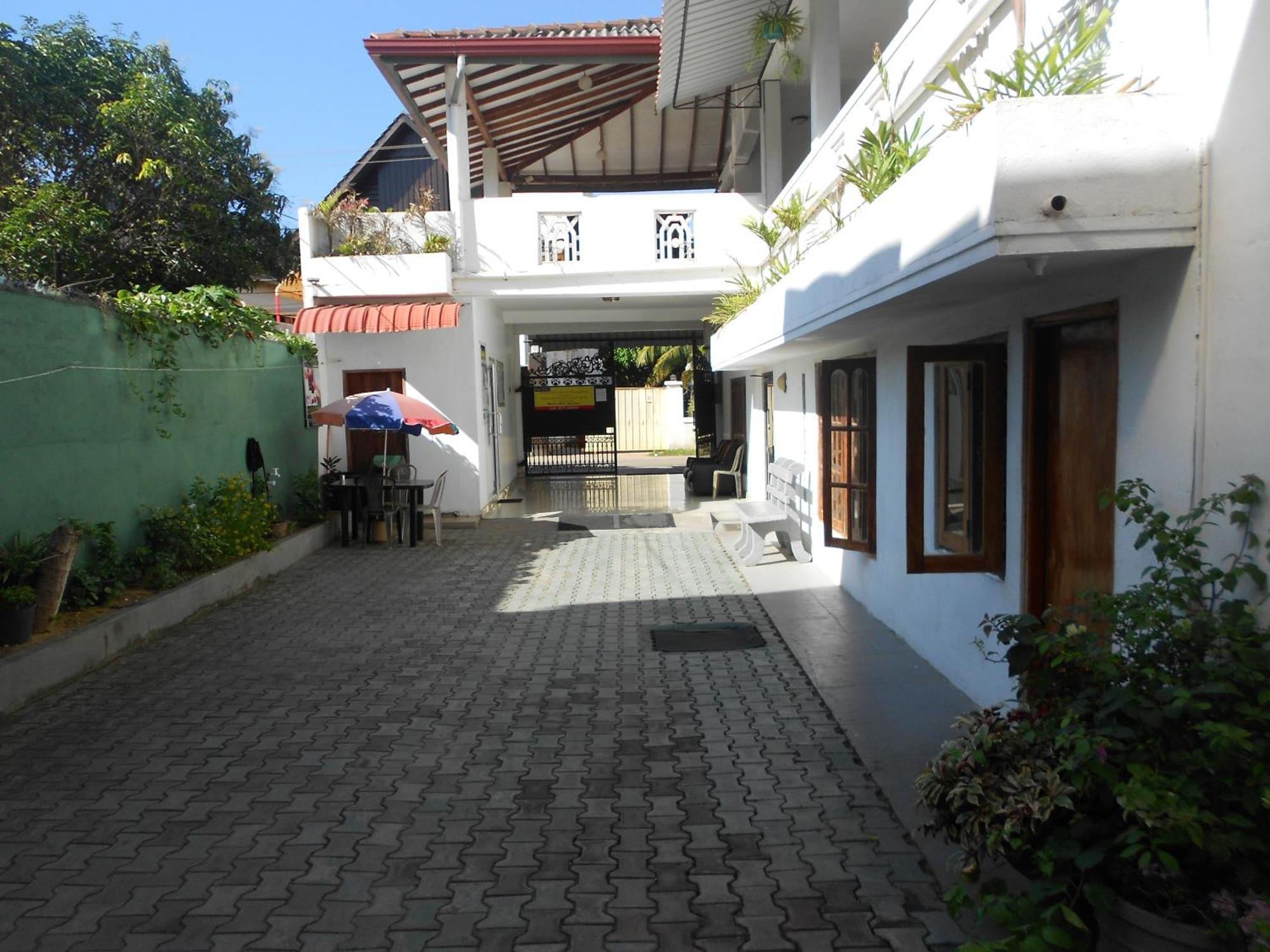 Shanith Guesthouse ネゴンボ エクステリア 写真