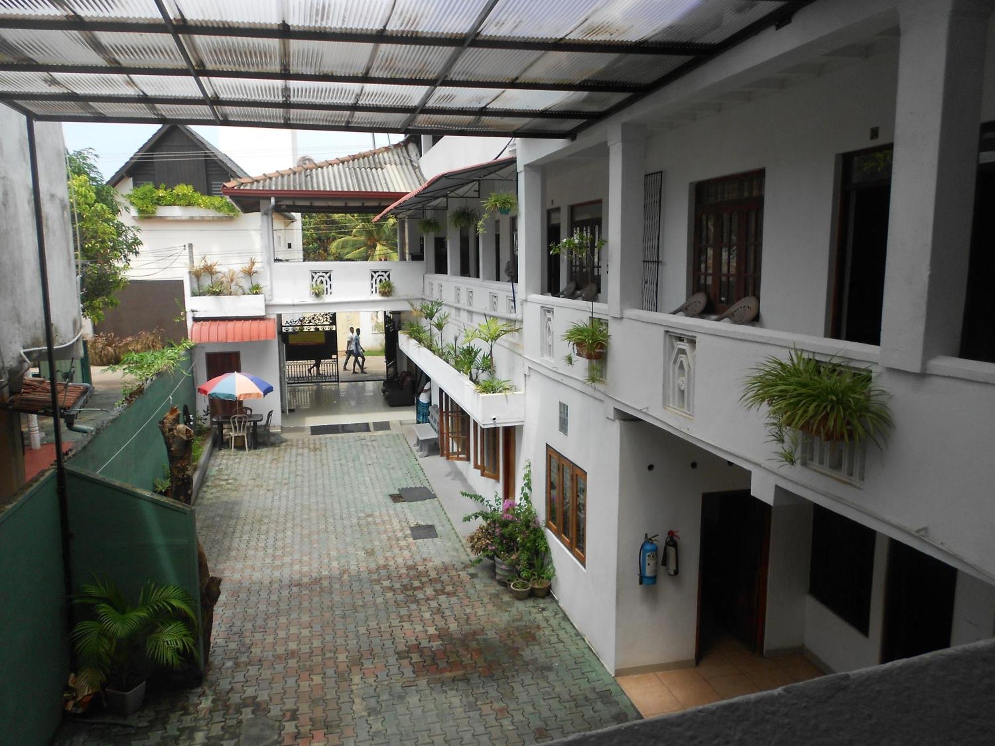 Shanith Guesthouse ネゴンボ エクステリア 写真